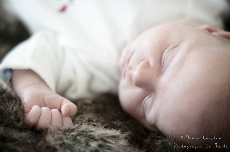 enfant endormi en contre plongée-photographe-la-baule-pedro-loustau