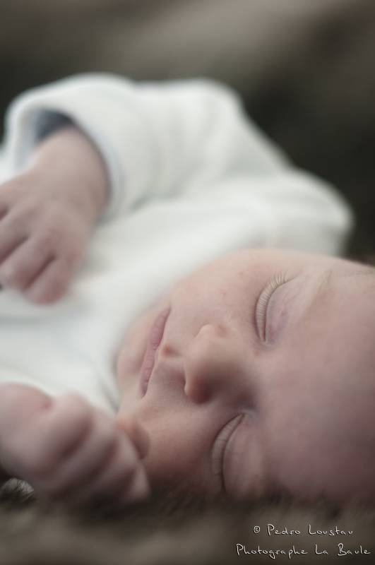 portrait de bébé qui dort-photographe-la-baule-pedro-loustau
