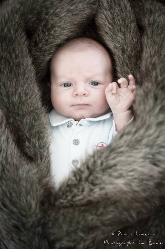 bébé dans une peau de bete-photographe-la-baule-pedro-loustau
