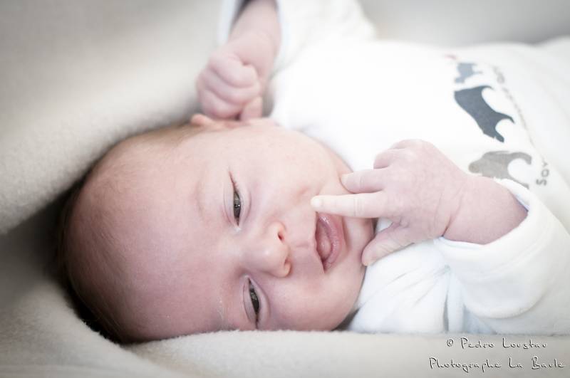 bébé qui rigole-photographe-la-baule-pedro-loustau