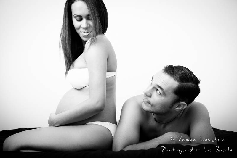 complicité - © pedro loustau - photographe la baule nantes maternité grossesse couple famille