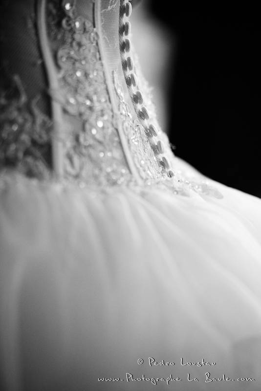 détail de la robe de mariée -©pedro loustau 2012- photographe la baule nantes guérande -mariage-